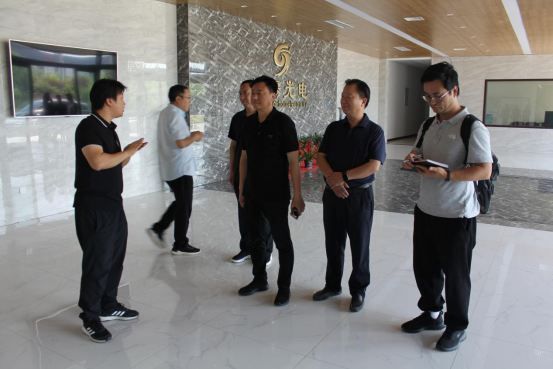 新华社河南分社党组成员、常务副主编王圣志、新华社河南分社农村采访部主任李 鹏一行莅临公司调研采访